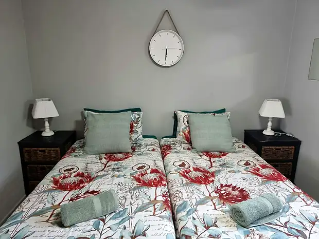 Twin bedroom in Unit 1