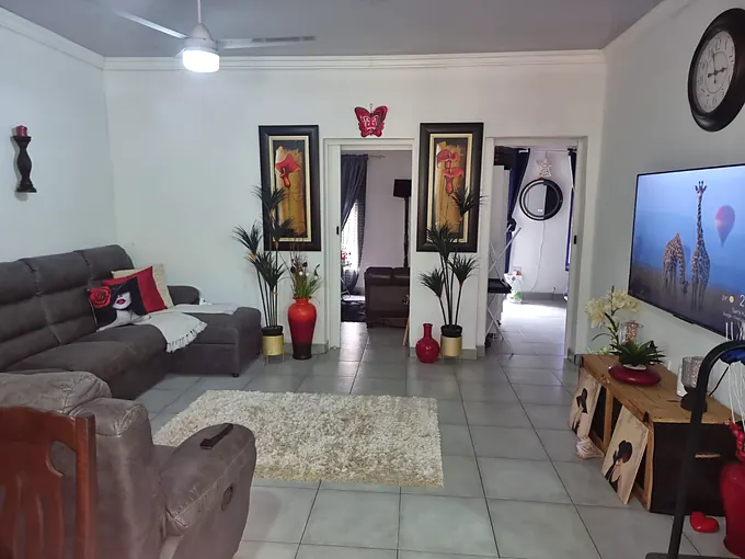 Lounge in Unit 5