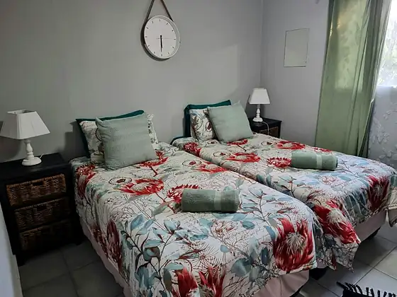 Twin bedroom in Unit 1